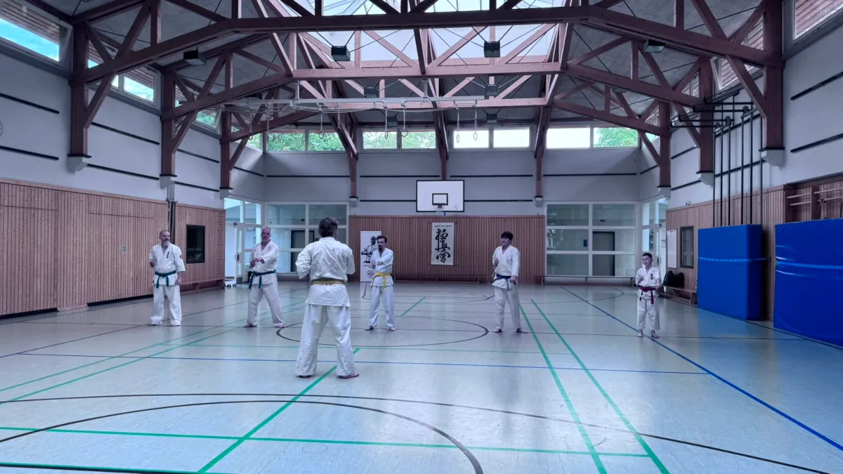 Karatekas des KKK e.V. beim Karate-Training im Dojo Oberschöneweide.