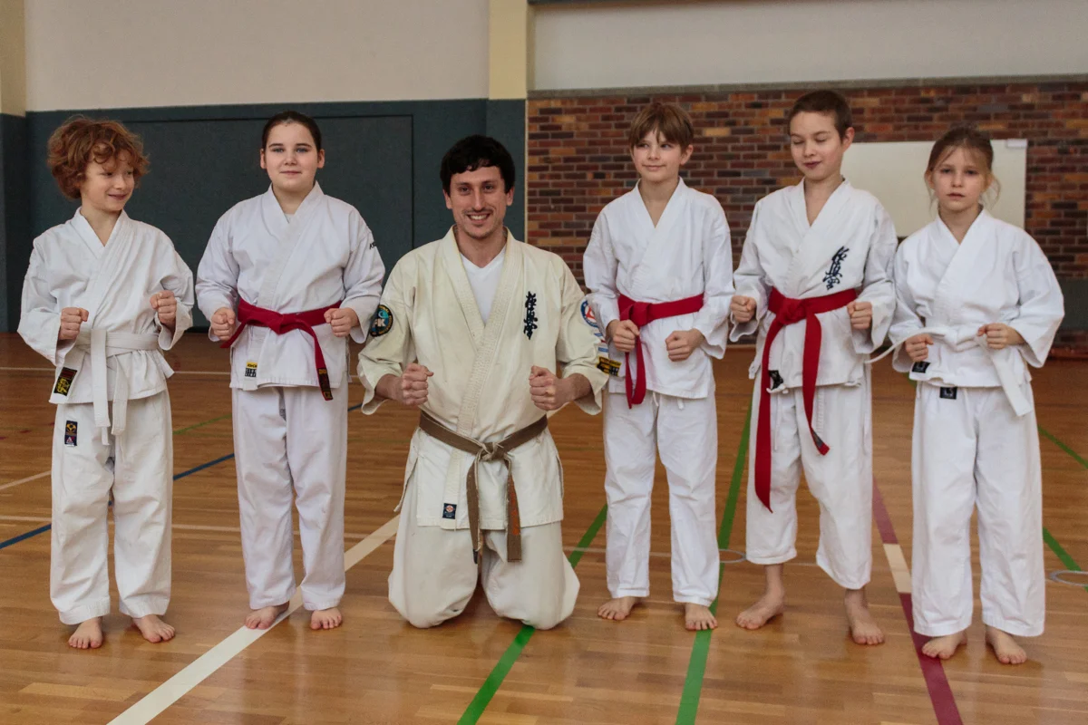 KKK e.V. Kindergruppe Lindow Katana Seminar 2013 Eine Gruppe von jungen Karateka des Kyokushinkai Karate Köpenick e.V. im Trainingslager Lindow 2013.