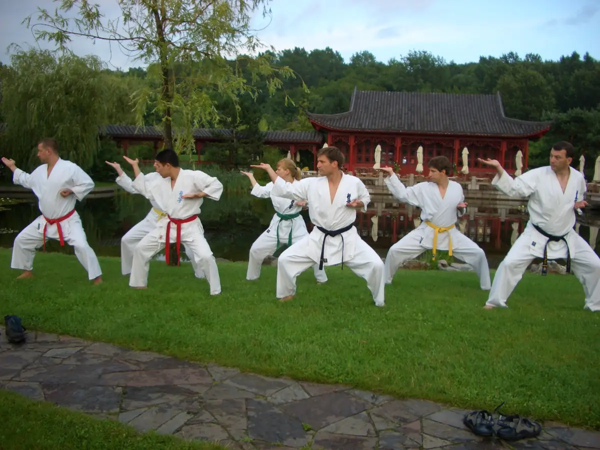 Training im Chinesischen Garten Karateka des Kyokushinkai Karate Köpenick e.V. beim Training im Chinesischen Garten